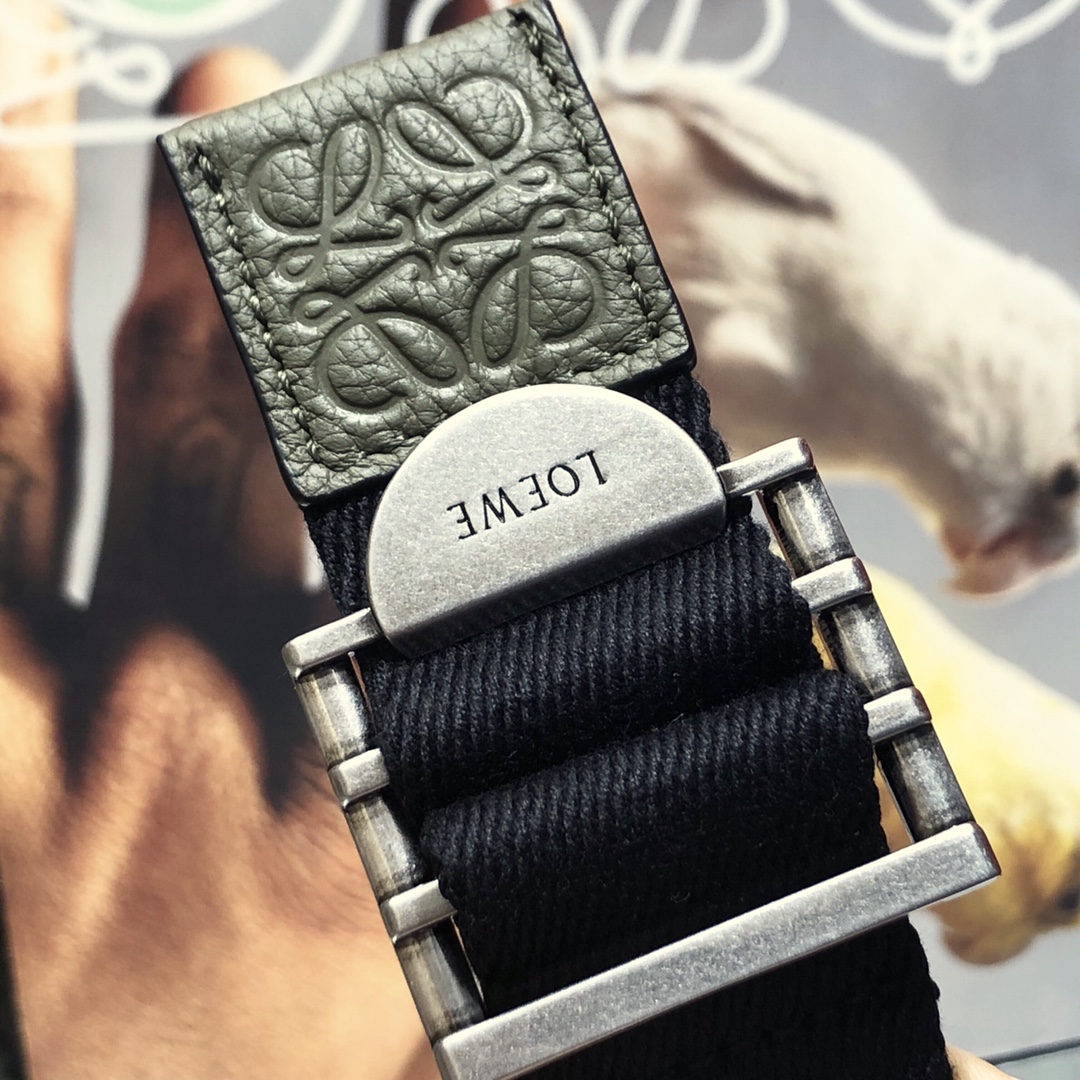 L0ew* xs military messenger bag soft grained calfskin khakki green 23 × 18 × 9 cm