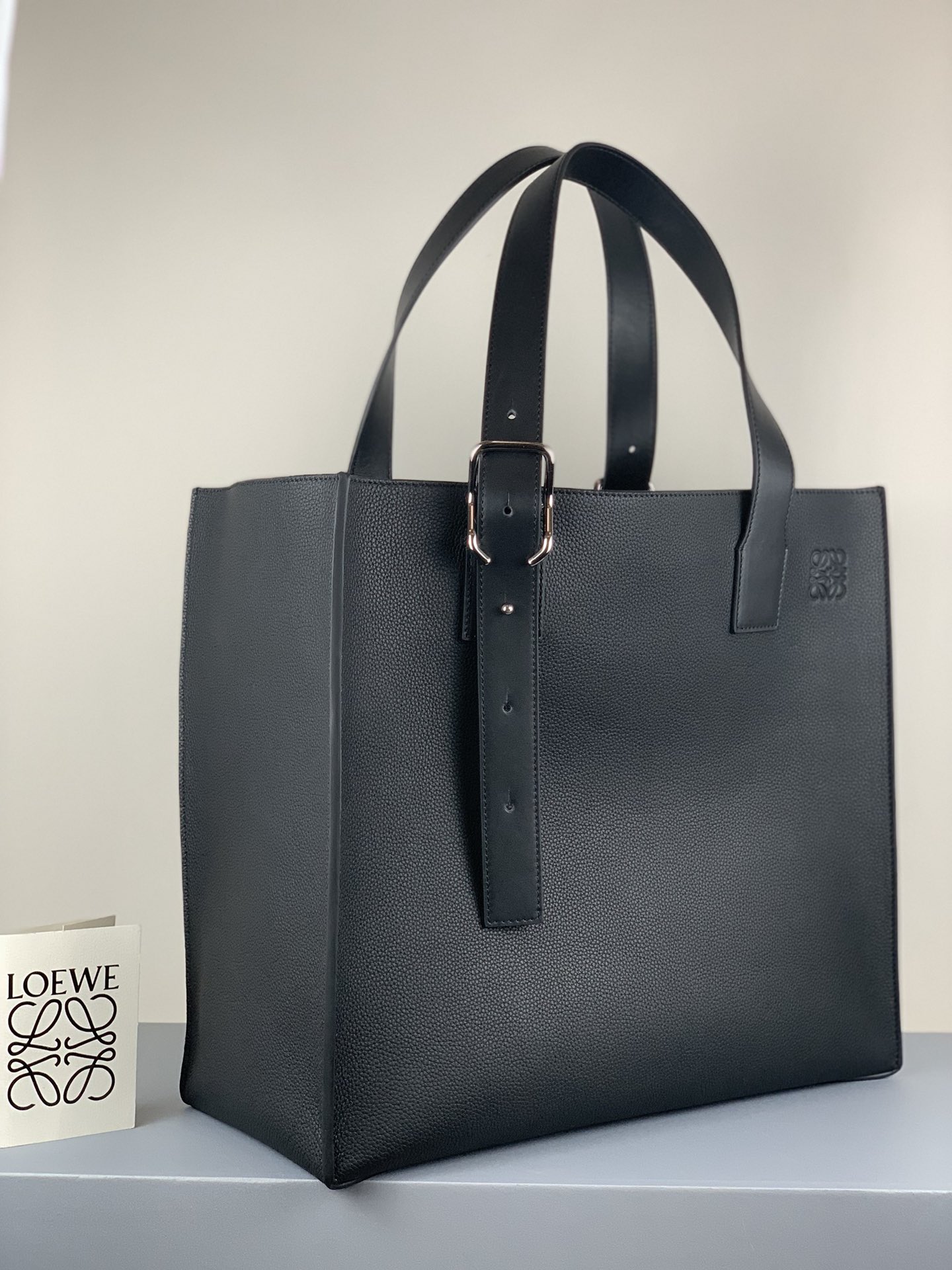L0ew* buckle tote bag soft grained calfskin black 335.28.z62 36 x 33 x 17 cm