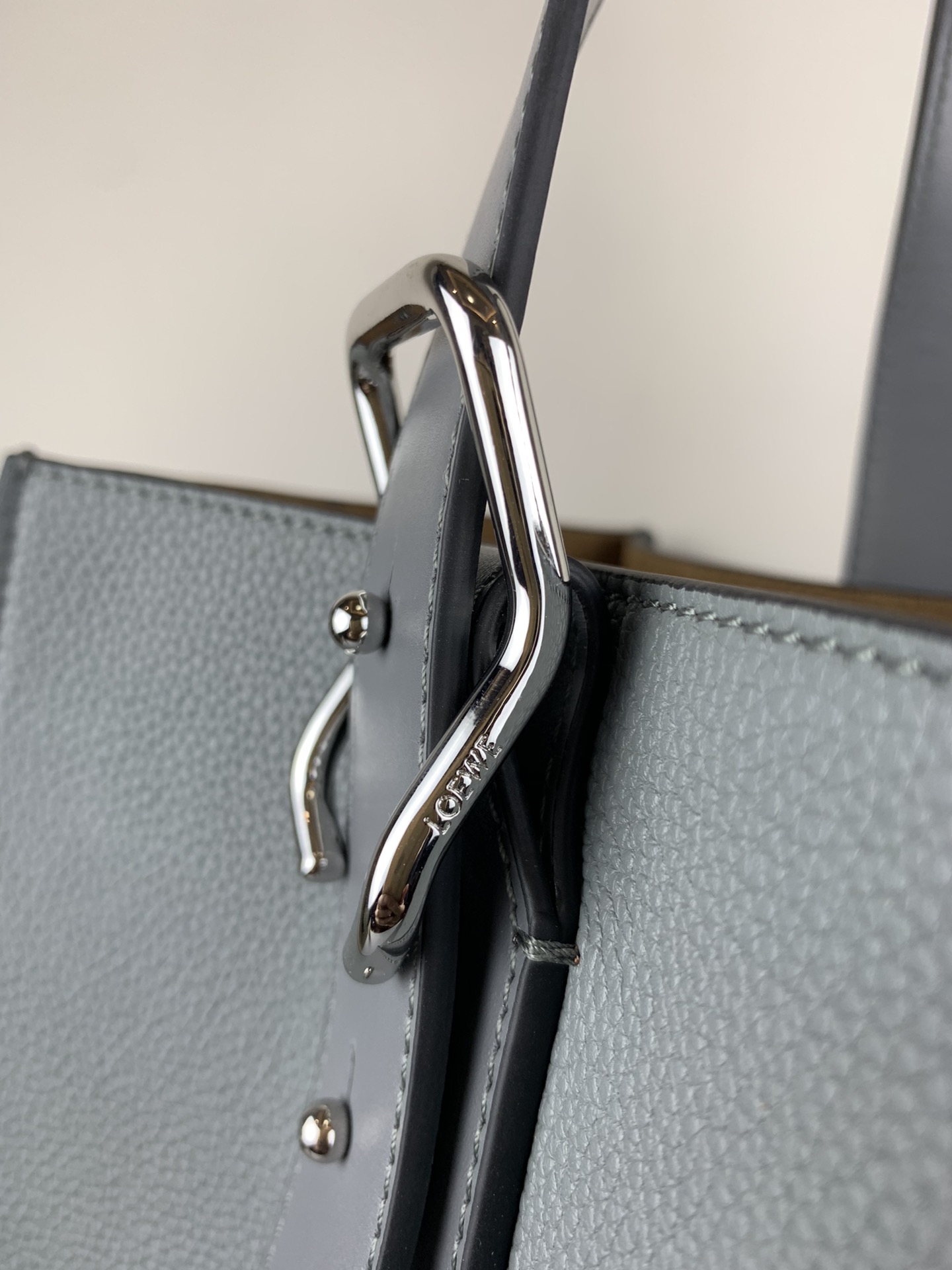 L0ew* buckle tote bag soft grained calfskin anthracite grey 335.28.z62 36 x 33 x 17 cm