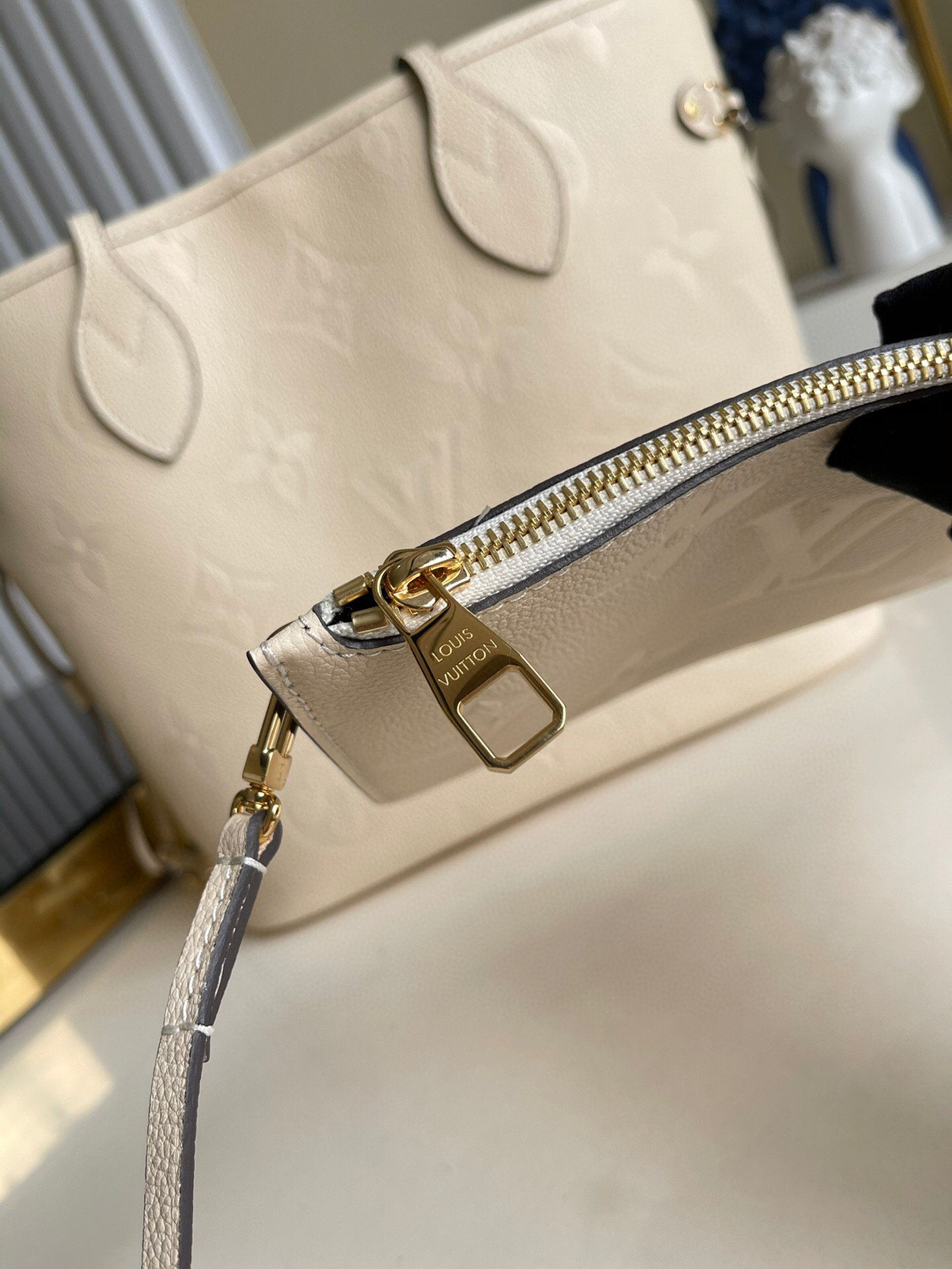 l0vis Vvtt0n neverfull mm monogram empreinte leather creme m45684 32 cm