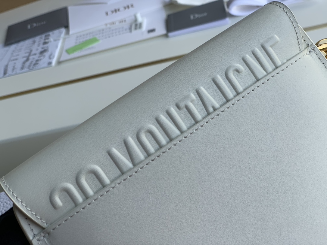 D10r small bobby bag box calfskin white m9317 18 x 14 x 5 cm