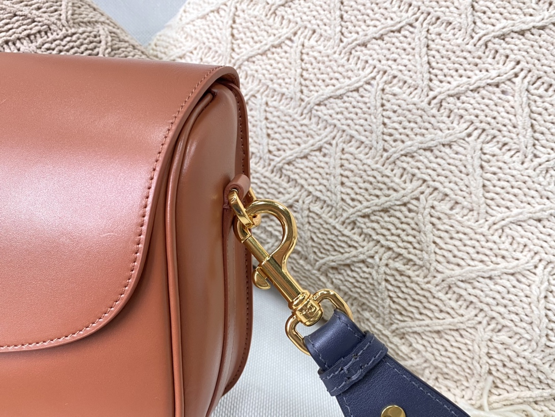 D10r large bobby bag box calfskin brown m9320 27 x 8 x 19.5 cm