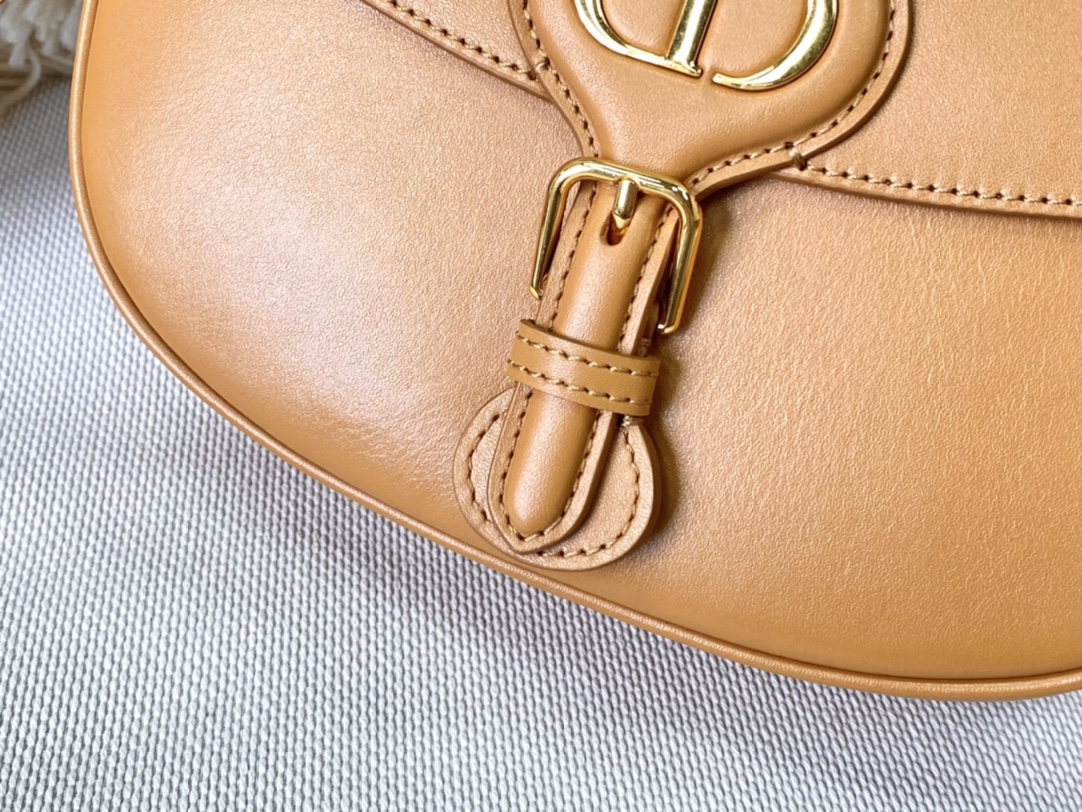 D10r medium bobby bag box calfskin tan m9319umol 22 x 17 x 6 cm