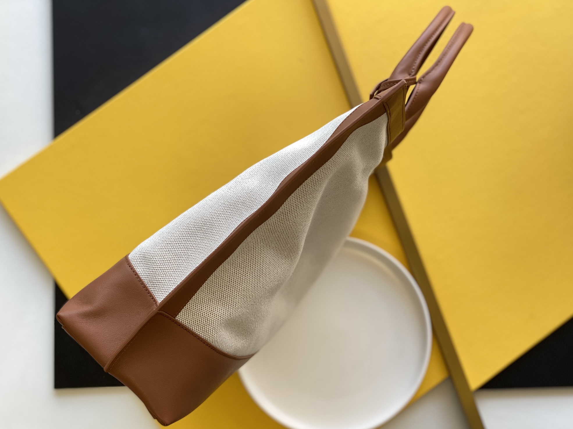 Y51 shopping tag tote beige 211418 41.5 x 34 x 14 cm