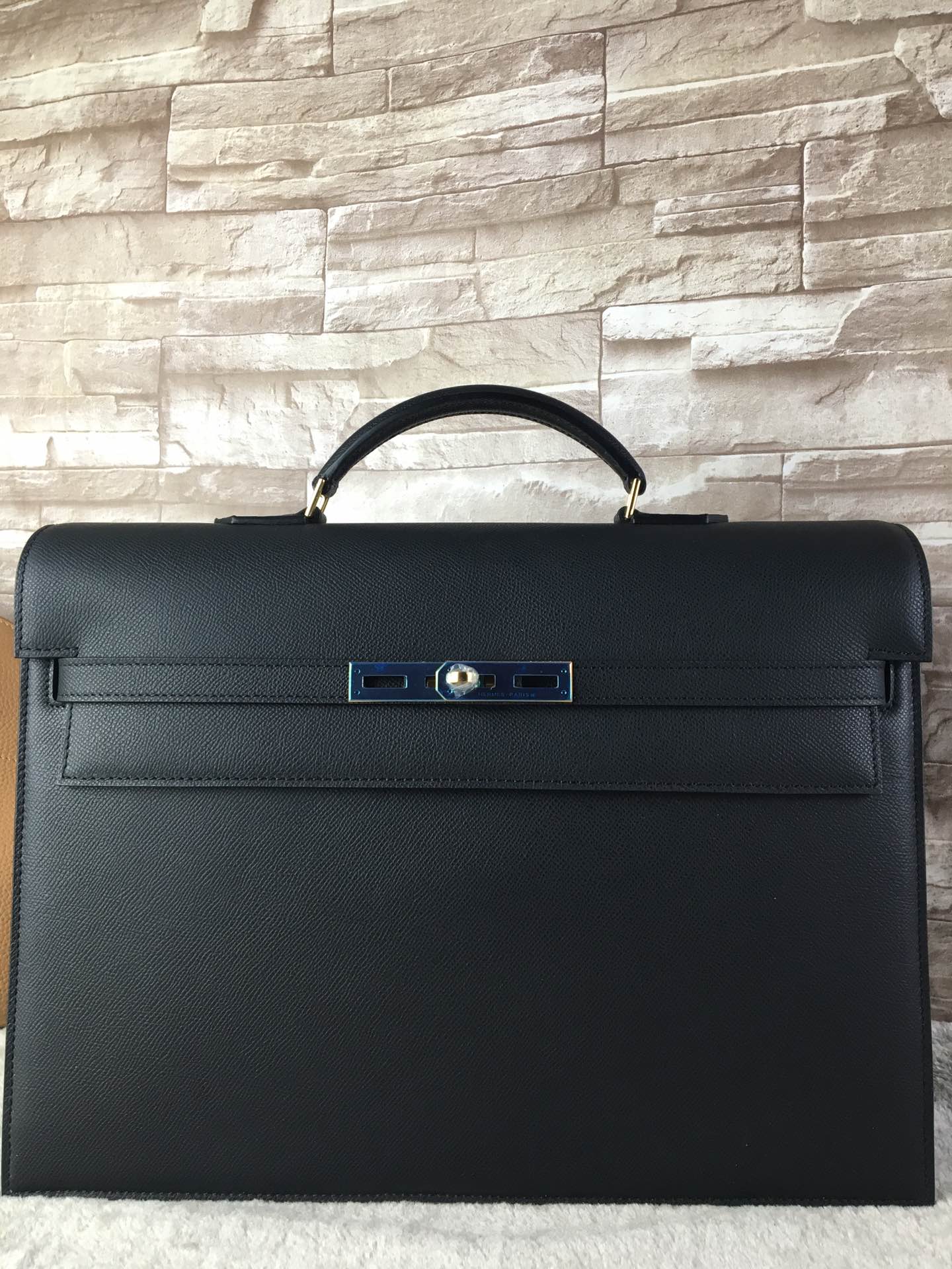 H**me5 kelly depeche briefcase epsom gold hardware black 38 cm