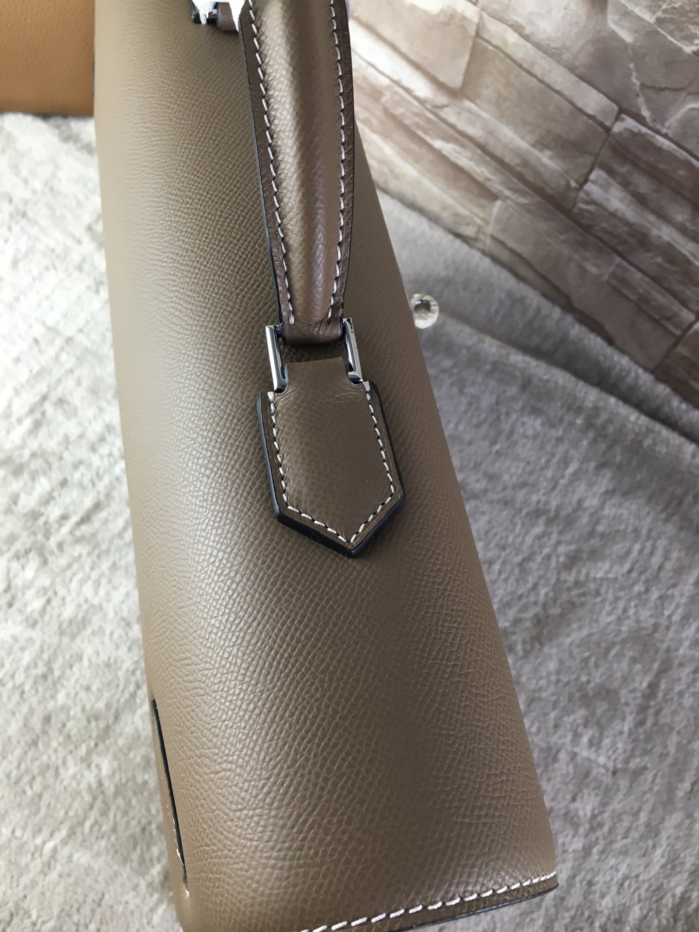 H**me5 kelly depeche briefcase epsom gold hardware taupe 38 cm