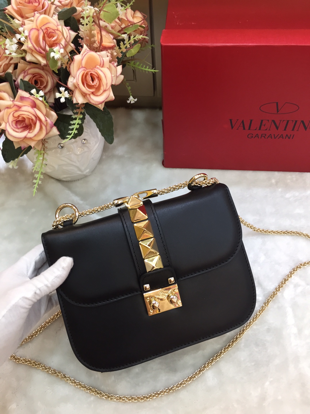 Va1e*ntin0 small garavani pre-owned 2010s rockstud shoulder bag leather black 21 × 8 × 15 cm