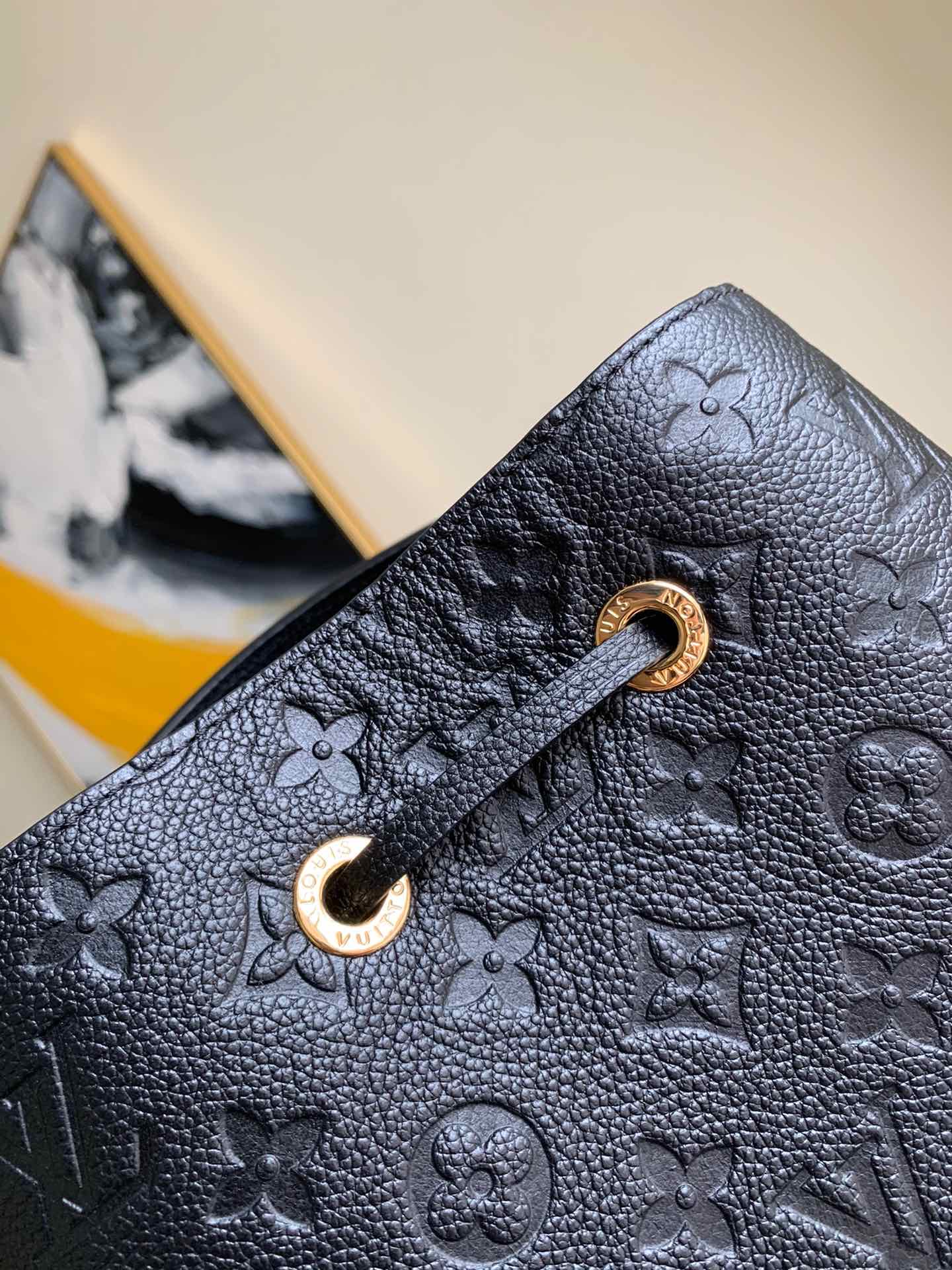 l0vis Vvtt0n nÉonoÉ mm monogram empreinte leather black m45306 26 cm