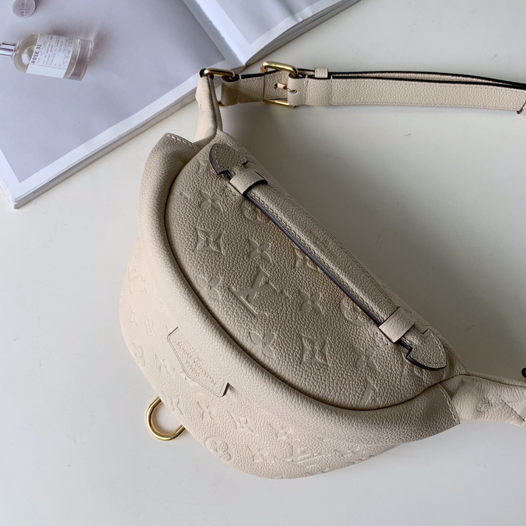 l0vis Vvtt0n bumbag monogram empreinte leather creme m44812 37 cm
