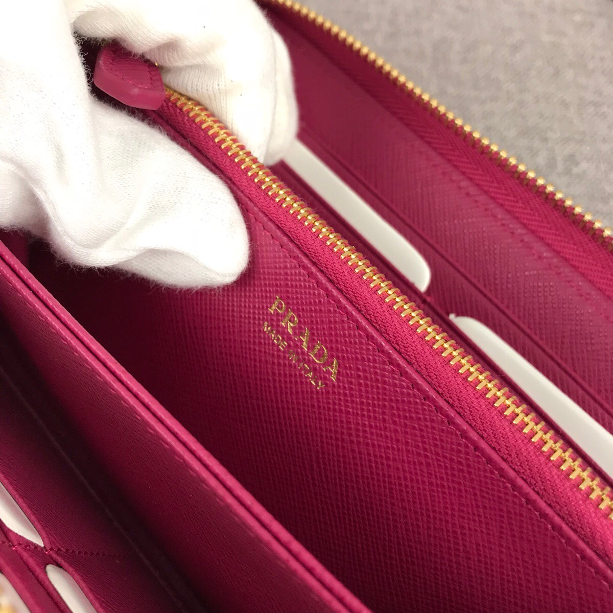 Pra*a large saffiano leather wallet hibicus 1ml506 20 x 10 cm