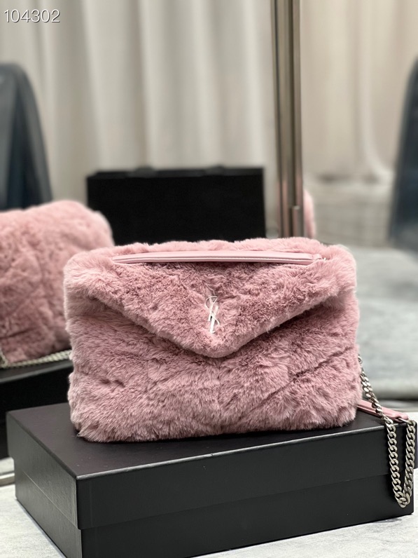 Y51 small puffer bag in merino shearling and lambskin nude pink 57747628 29 × 17 × 11 cm