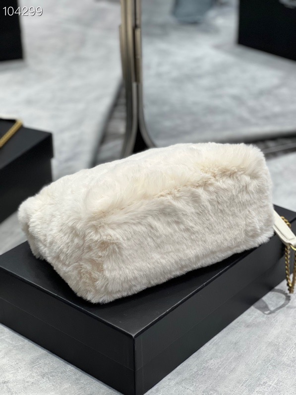 Y51 small puffer bag in merino shearling and lambskin white 57747628 29 × 17 × 11 cm