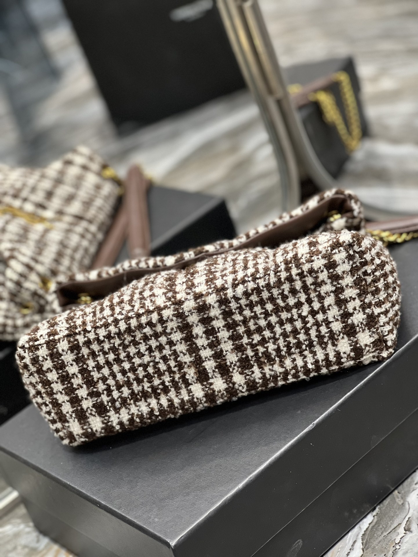 Y51 small puffer bag in checked tweed and lambskin beige 577476 29 × 17 × 11 cm