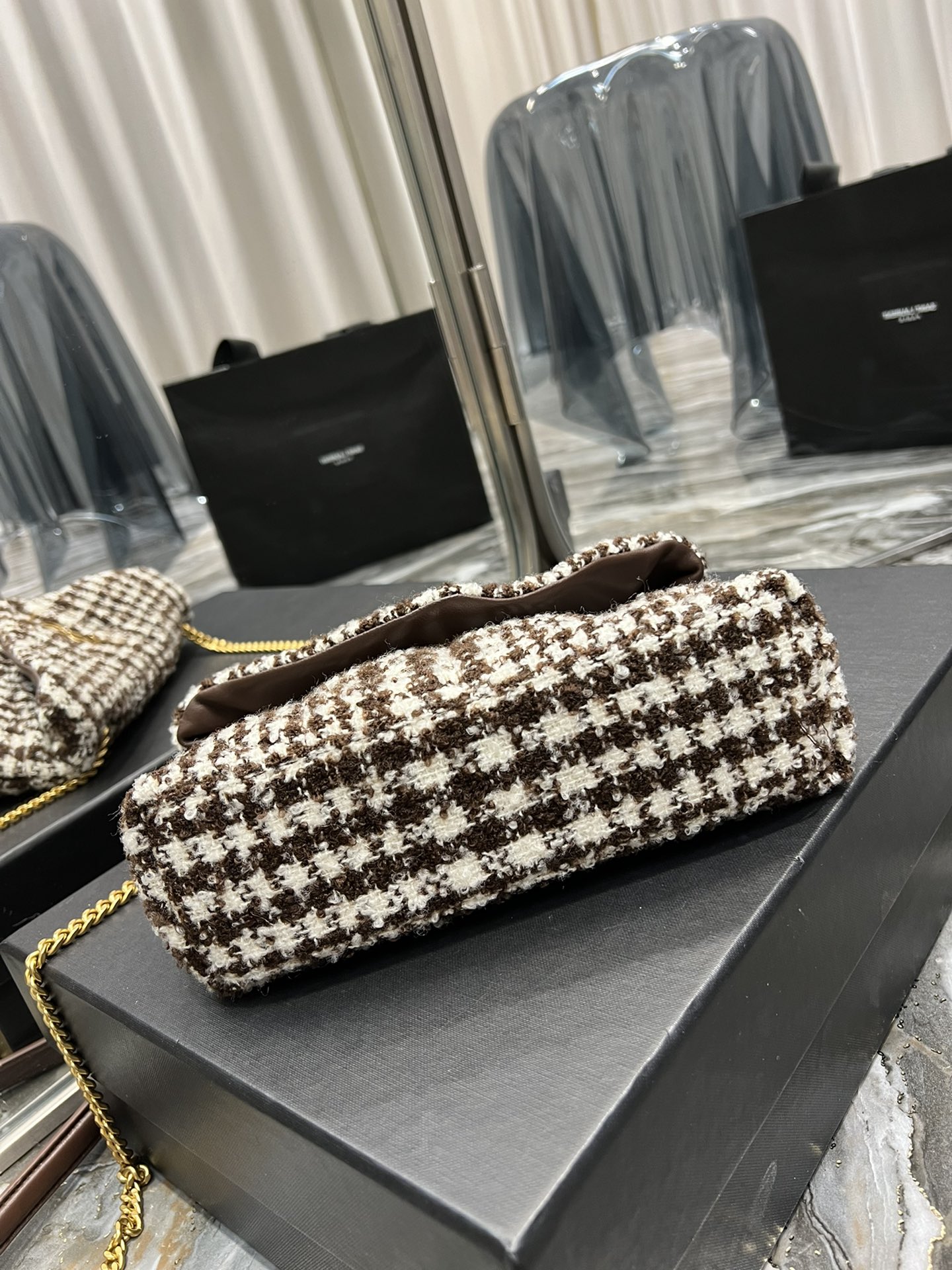 Y51 mini puffer bag in checked tweed and lambskin beige 577476 23 × 15.5 × 5.8 cm