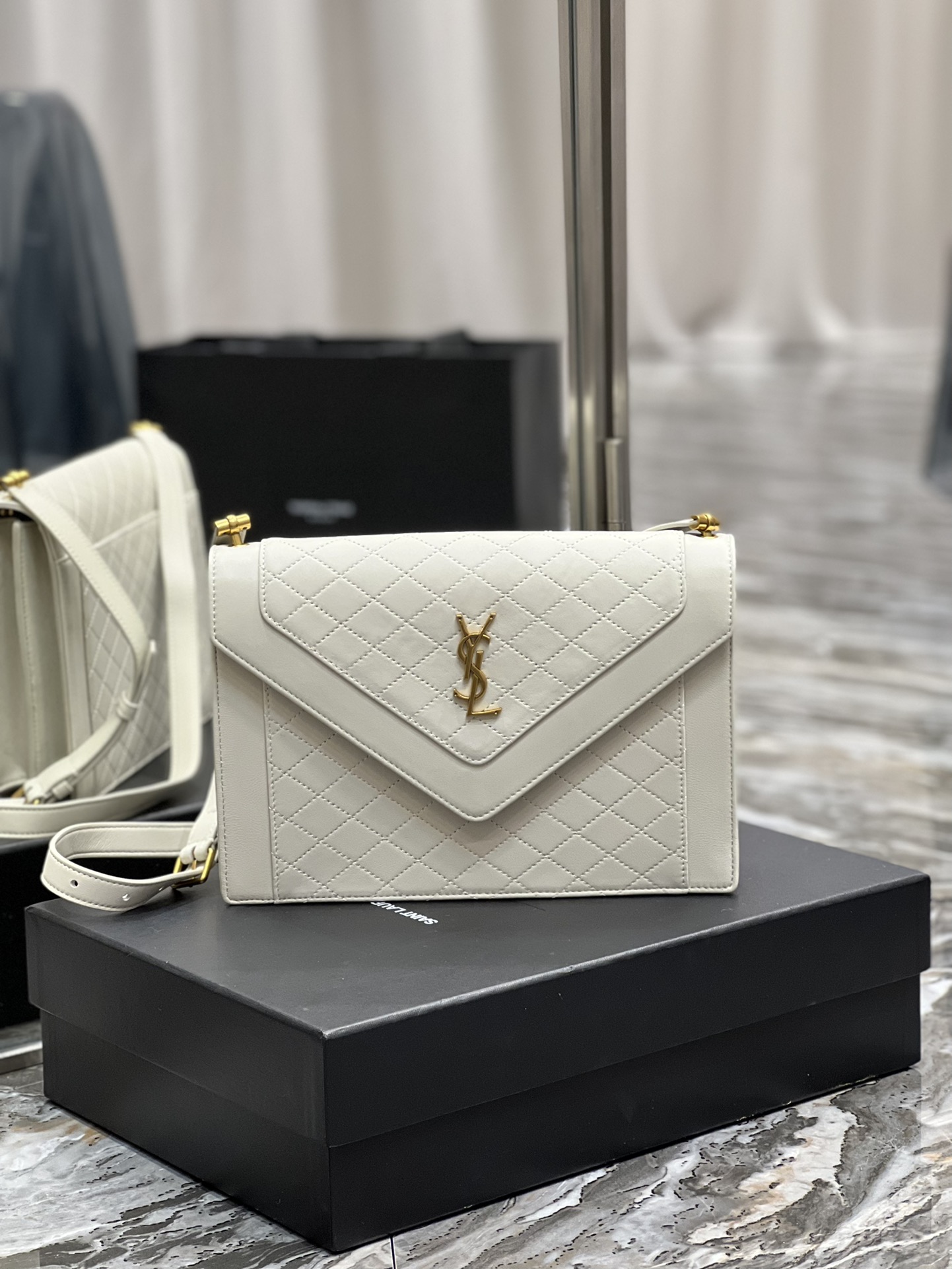 Y51 gaby satchel in quilted lambskin white 6688631 26 × 18 × 5 cm