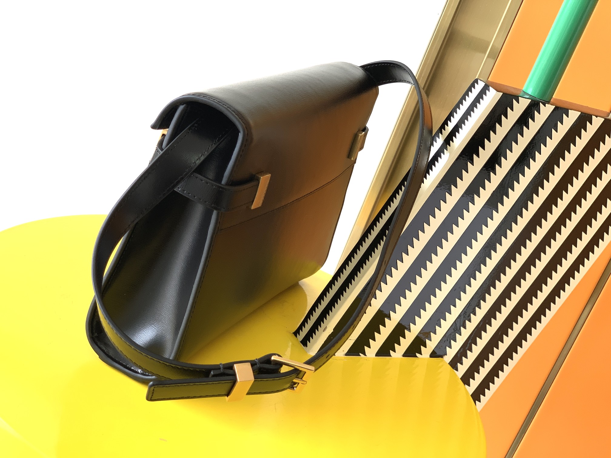 Y51 small manhattan shoulder bag leather black 6756260 24 x 17.5 x 6 cm