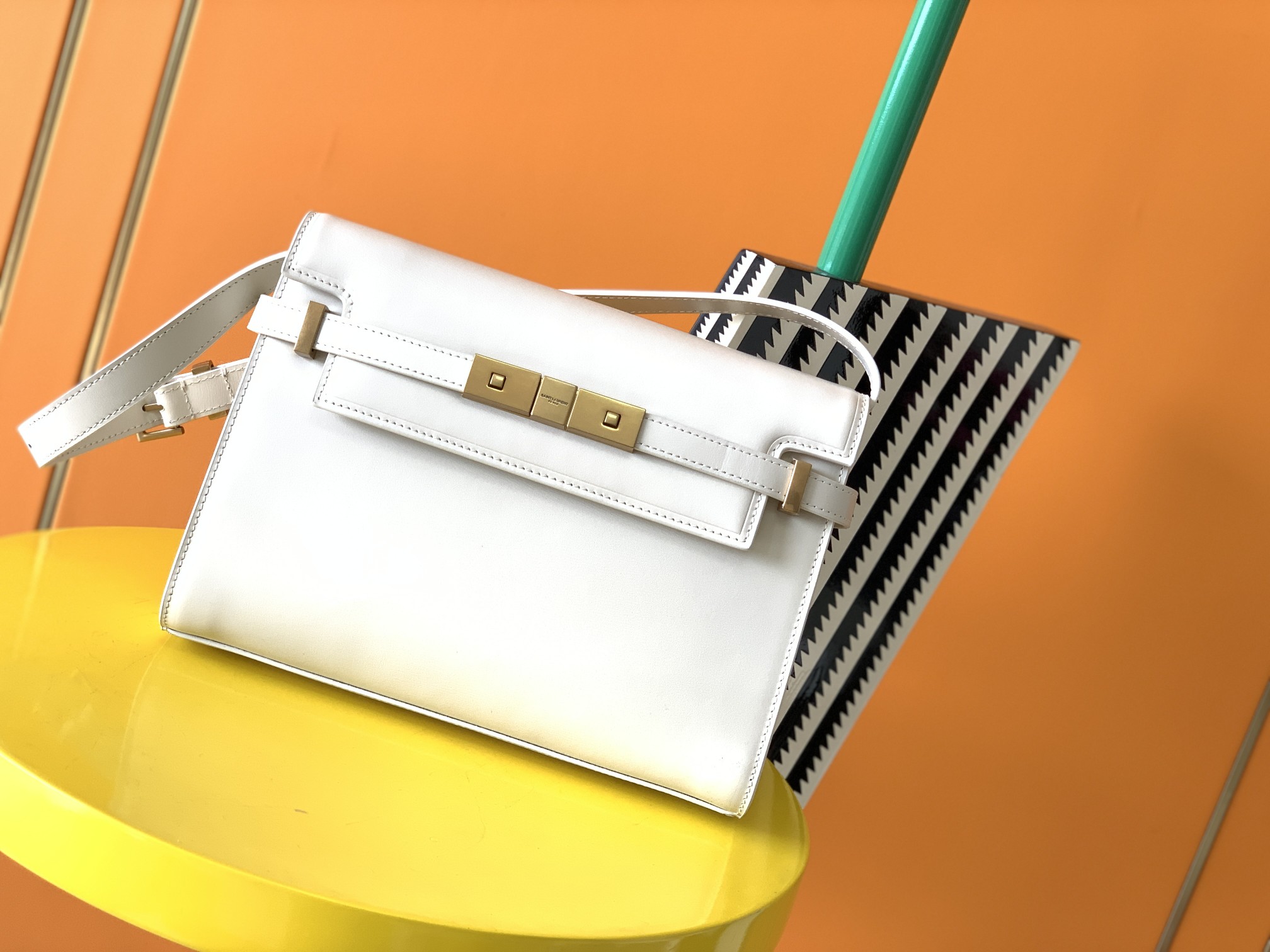 Y51 small manhattan shoulder bag leather white 6756260 24 x 17.5 x 6 cm