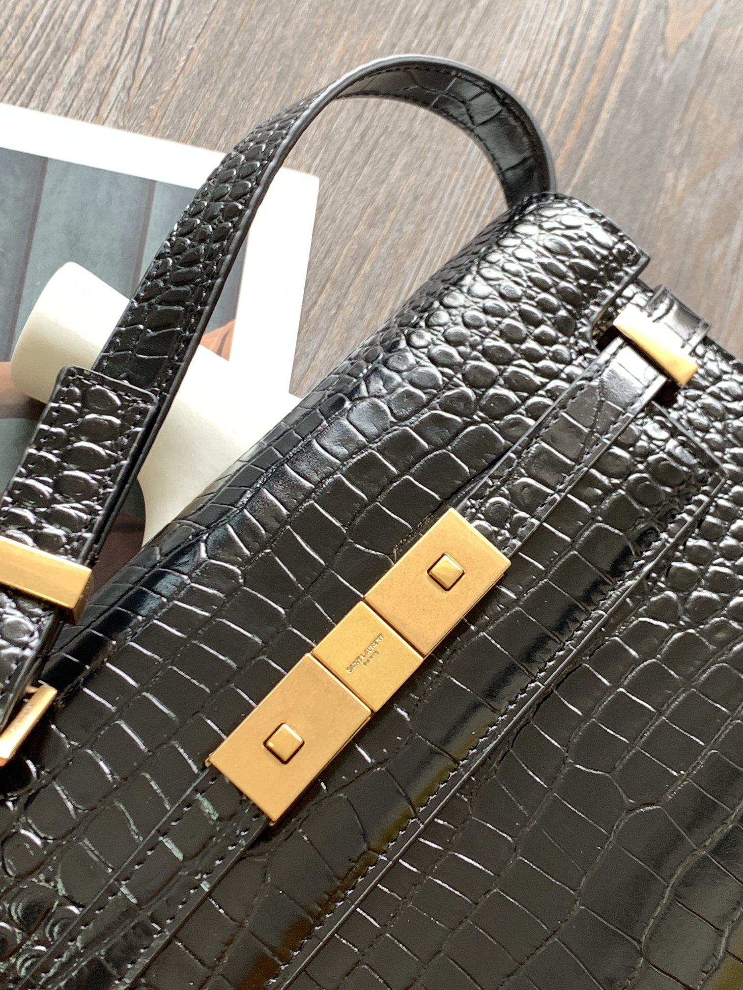 Y51 small manhattan shoulder bag crocodile leather black 6756260 24 x 17.5 x 6 cm