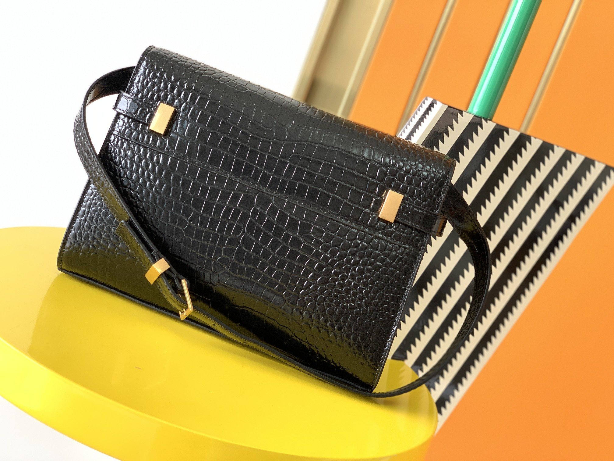 Y51 small manhattan shoulder bag crocodile leather black 6756260 24 x 17.5 x 6 cm