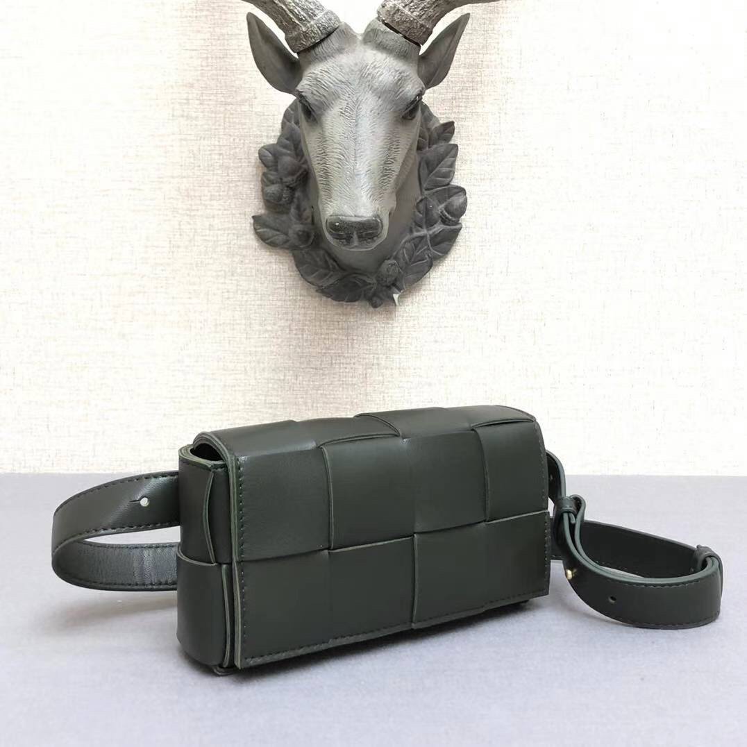 b0tt*ga Ven*ta belt cassette olive green 639367 17.5 x 9.5 x 5 cm