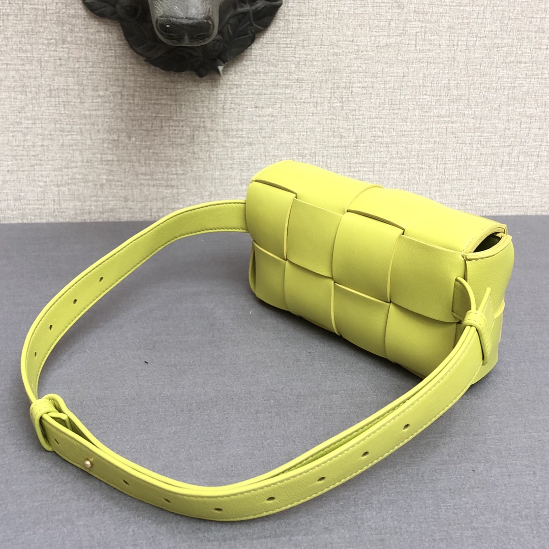 b0tt*ga Ven*ta belt cassette neon yellow 639367 17.5 x 9.5 x 5 cm