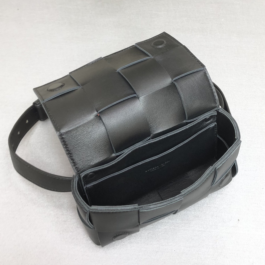 b0tt*ga Ven*ta belt cassette black 639367 17.5 x 9.5 x 5 cm