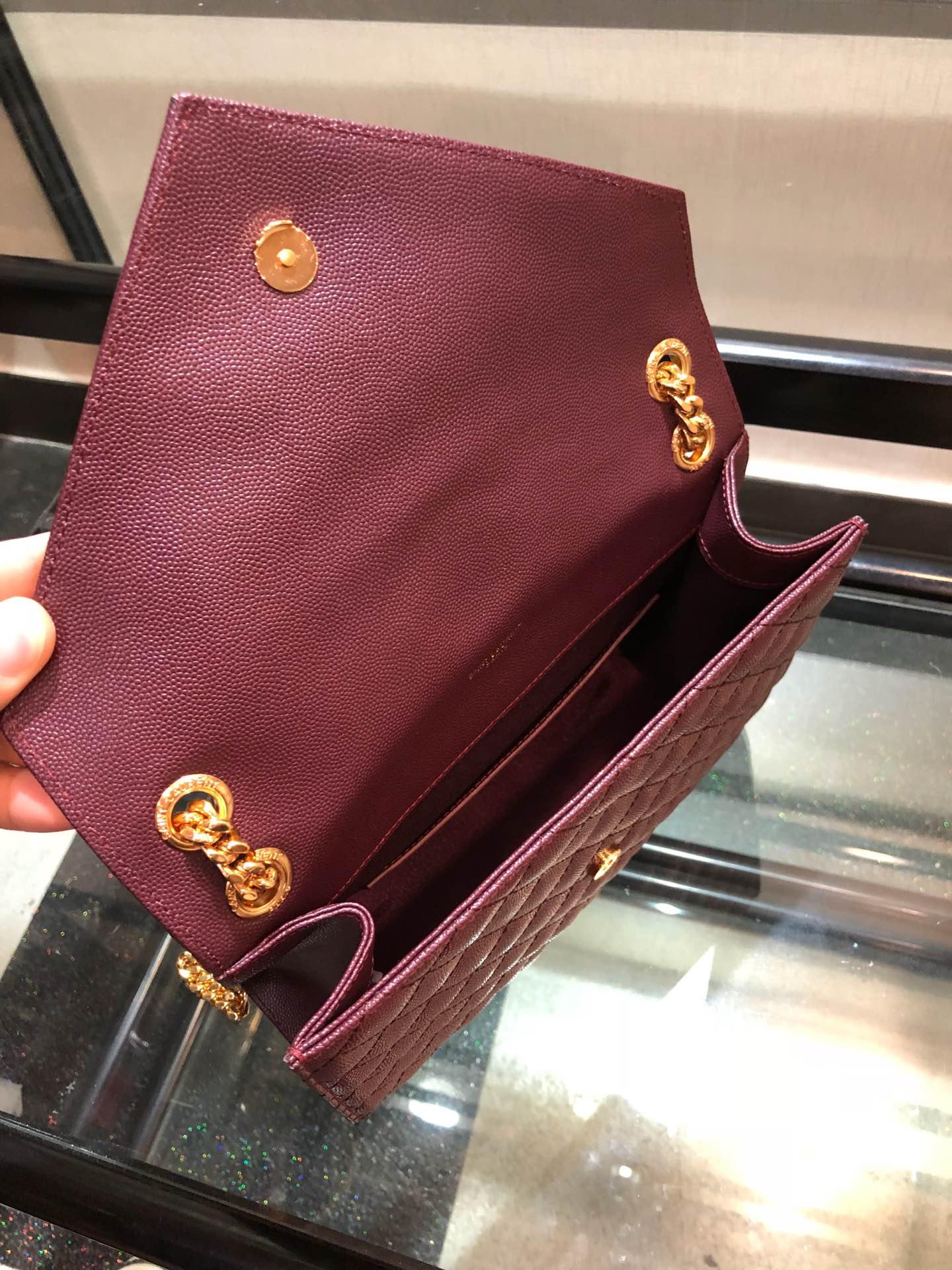 Y51 envelope medium bag in grained leather burgundy 600185 24 x 7.5 x 18 cm