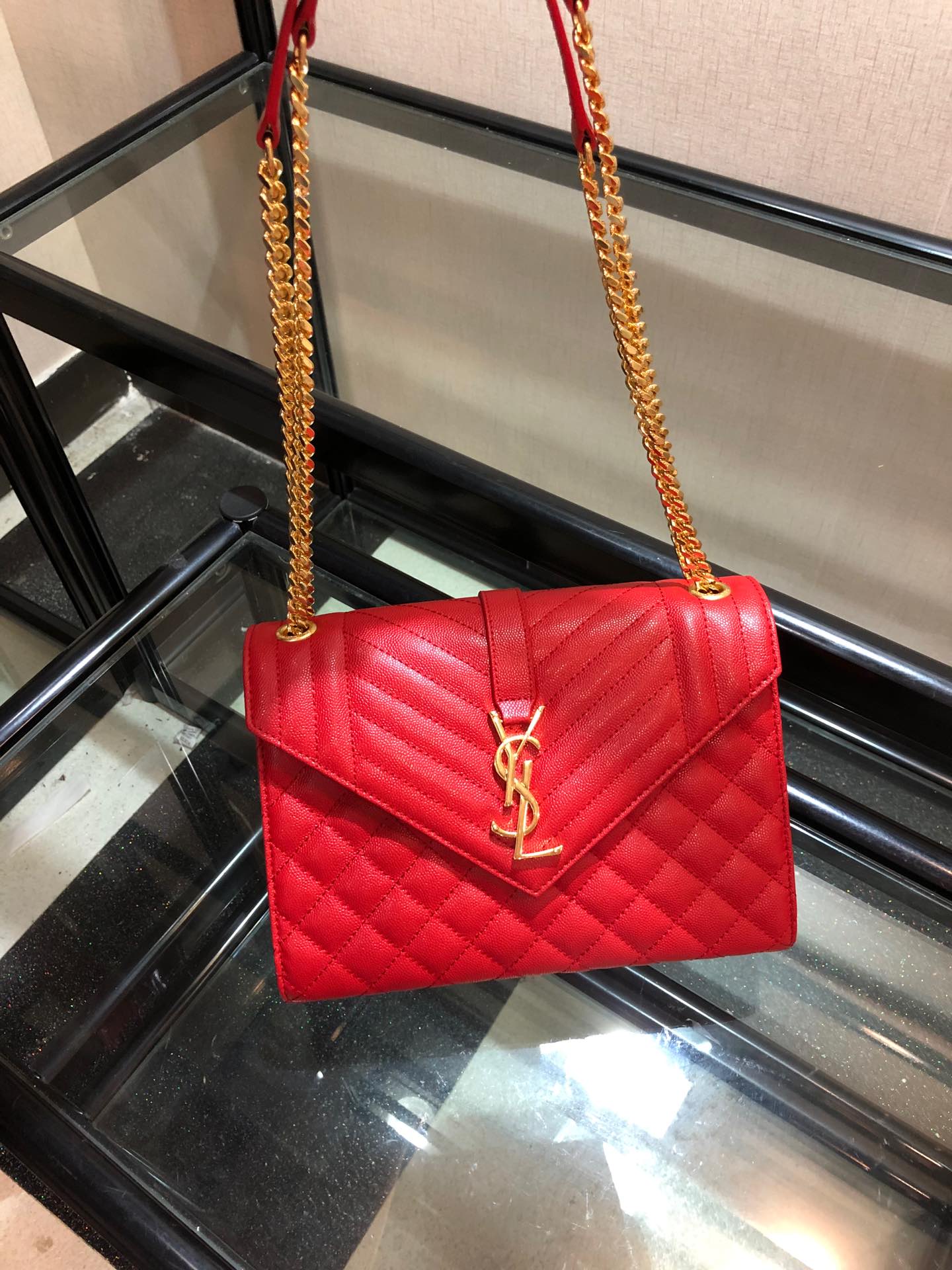 Y51 envelope medium bag in grained leather red 600185 24 x 7.5 x 18 cm