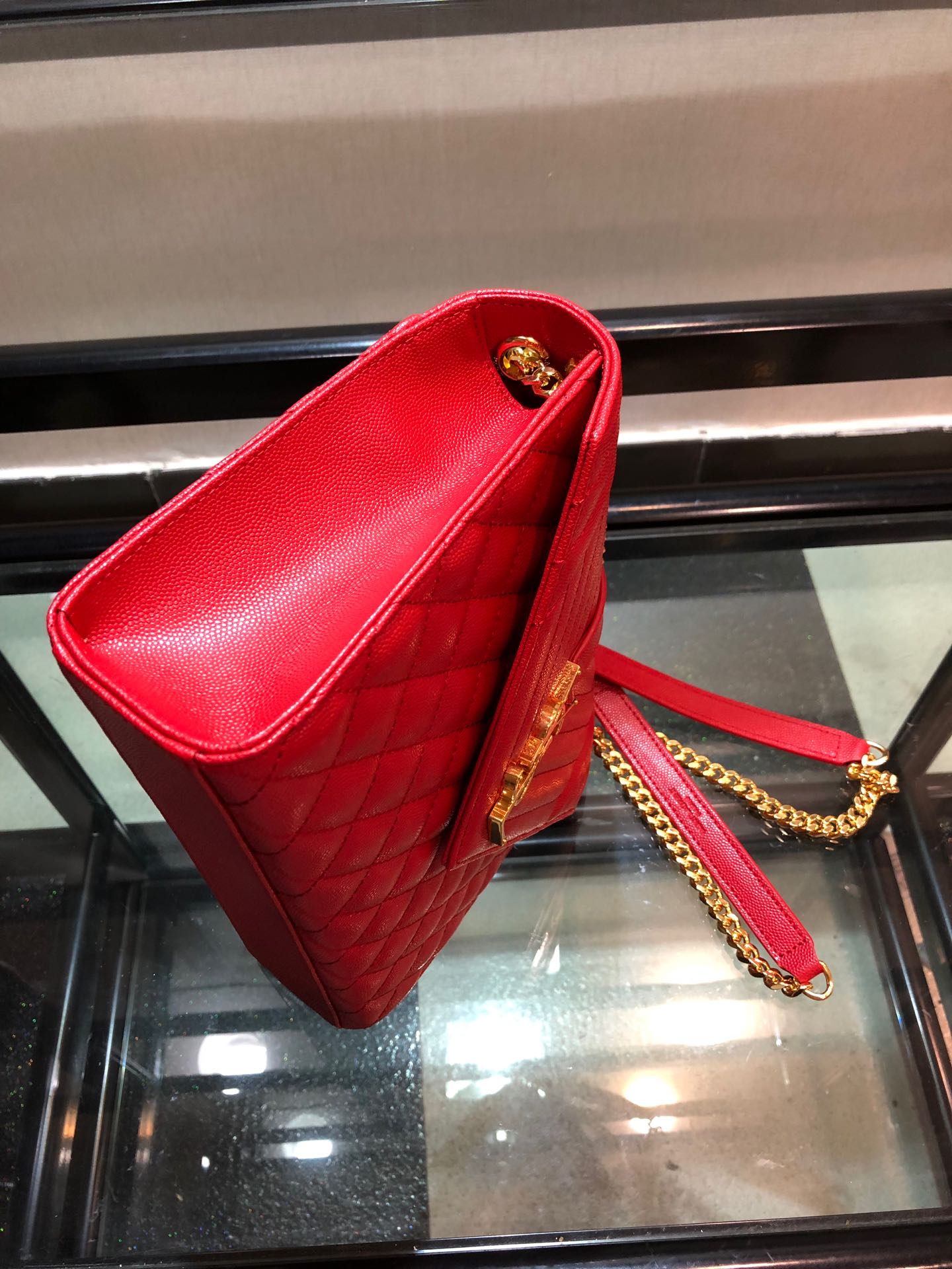 Y51 envelope medium bag in grained leather red 600185 24 x 7.5 x 18 cm