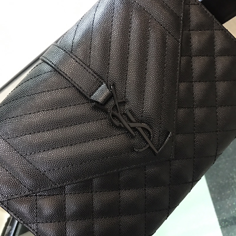 Y51 envelope medium bag in grained leather black metal 600185 24 x 7.5 x 18 cm