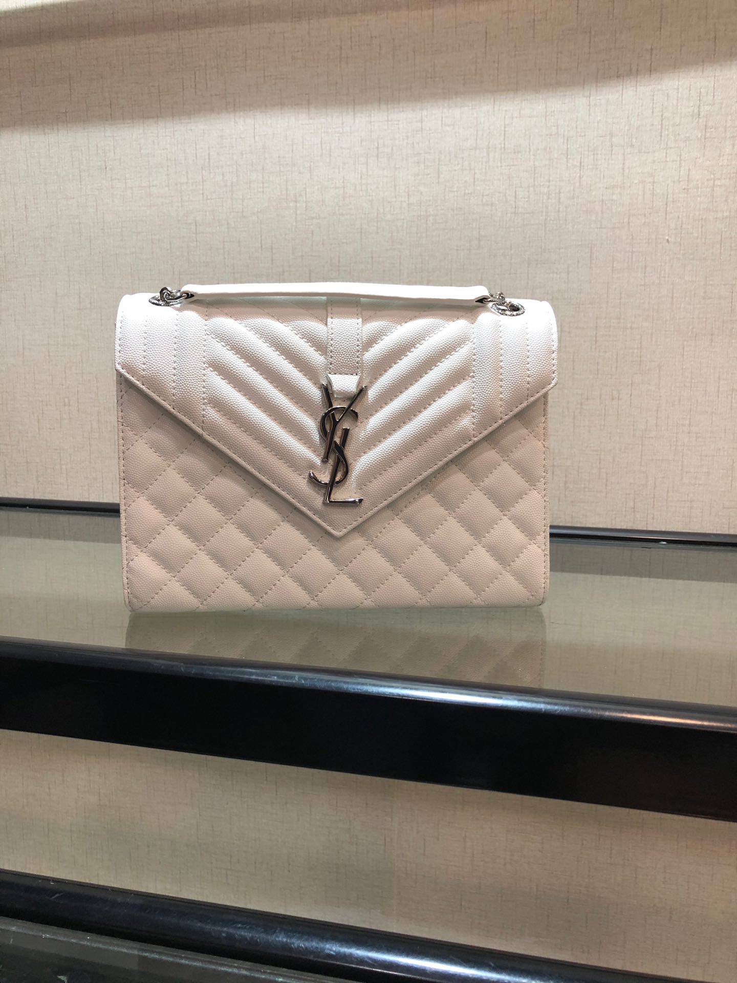 Y51 envelope medium bag in grained leather silver metal white 600185 24 x 7.5 x 18 cm