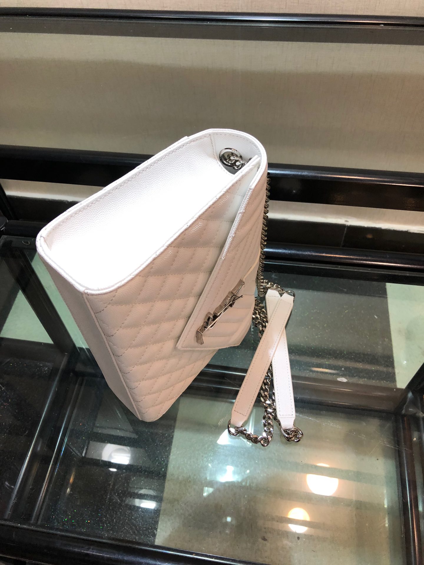 Y51 envelope medium bag in grained leather silver metal white 600185 24 x 7.5 x 18 cm