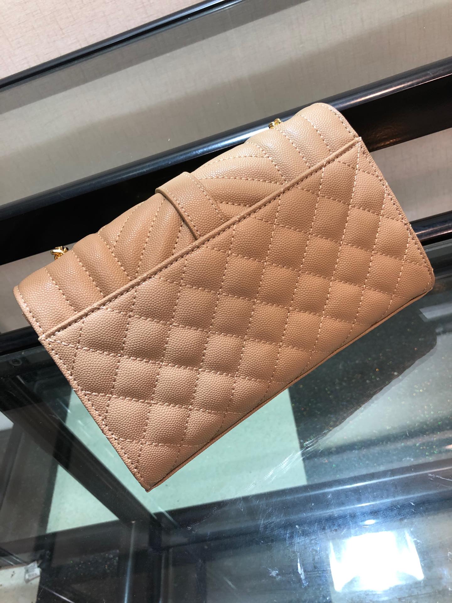 Y51 envelope small bag in grained leather beige 600195 21 x 13 x 6 cm