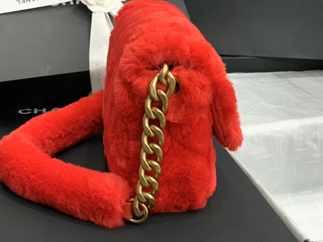 Ch**el shearling lambskin flap bag golden metal red as2240 15.5 x 21.5 x 6.5 cm
