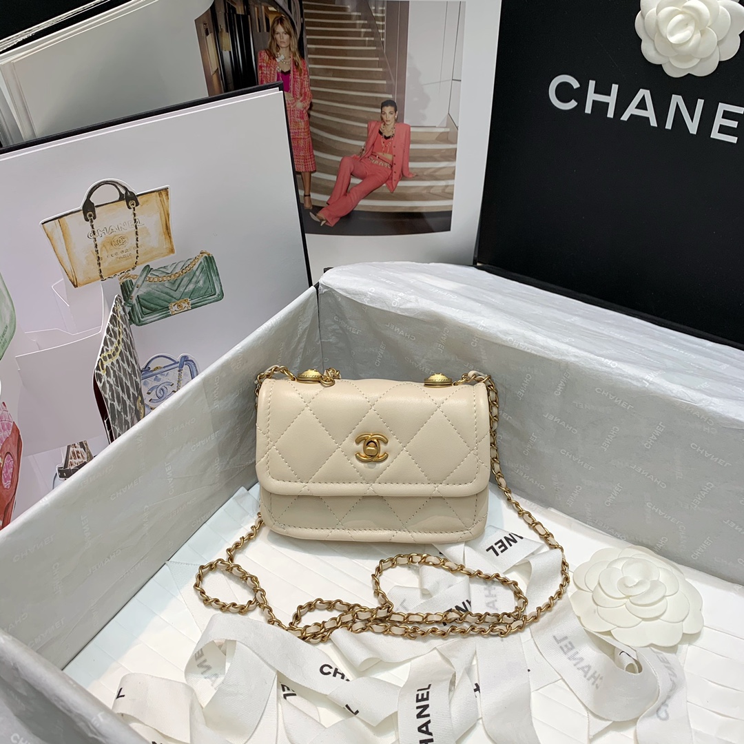 Ch**el mini retro flap button bag in leather white 13.5 x 9 x 4 cm