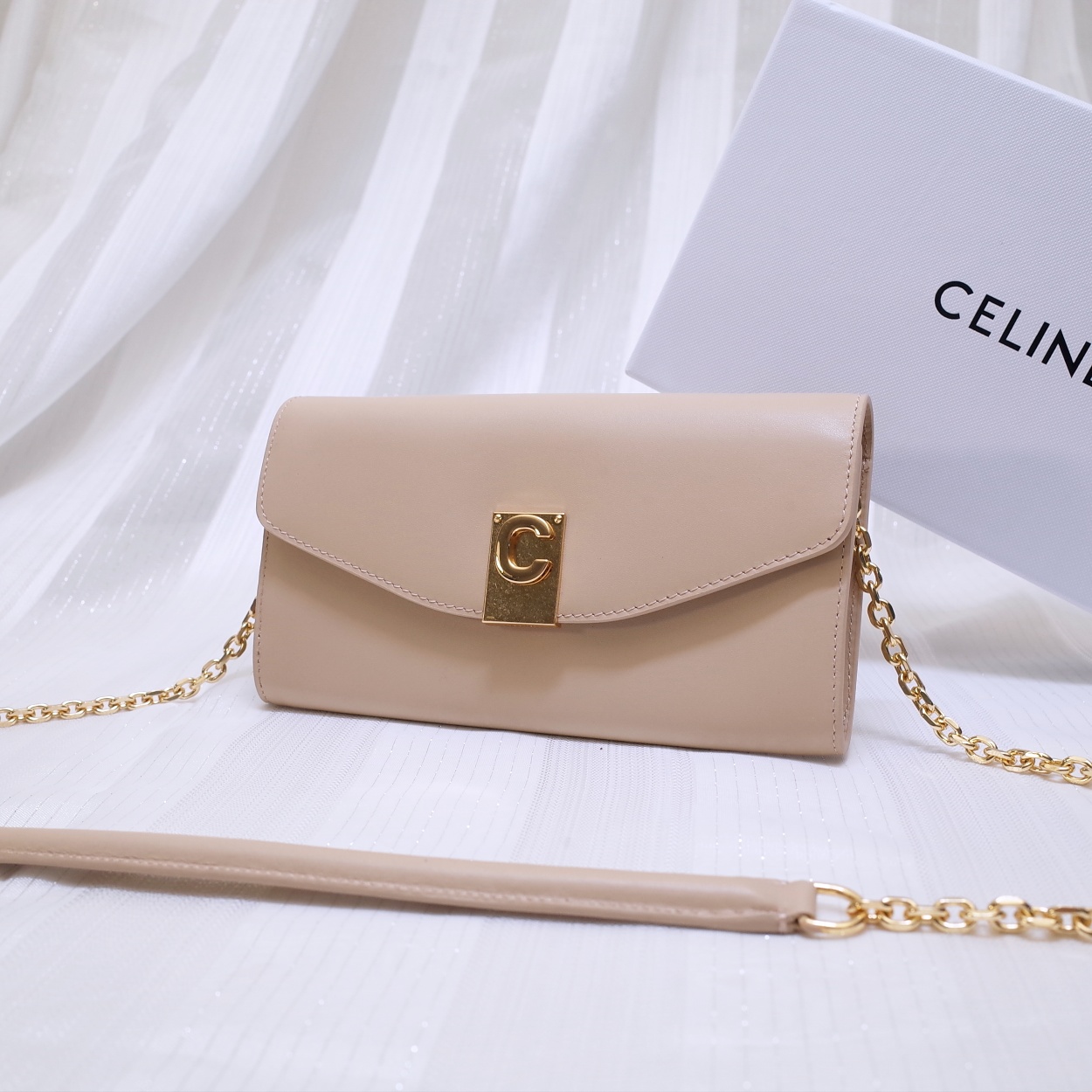 Ce1i*e c wallet on chain in leather light beige 19 x 9 cm