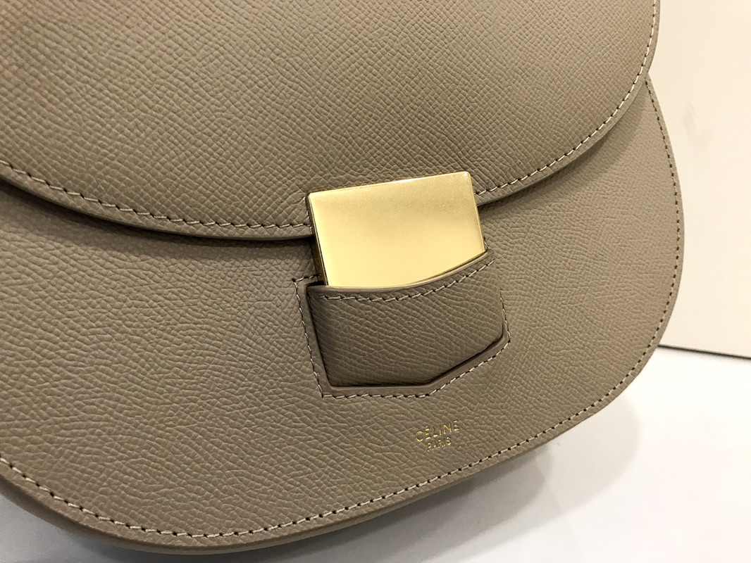 Ce1i*e medium trotteur bag in leather taupe 23 cm