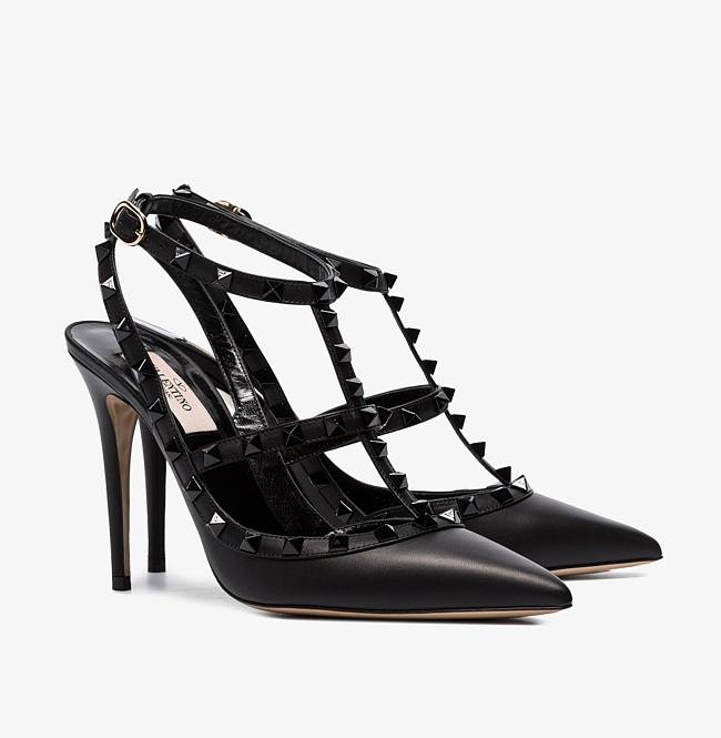 Va1e*ntin0 black leather rockstud high heels 01