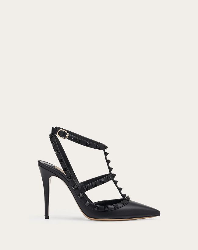 Va1e*ntin0 black leather rockstud high heels 01