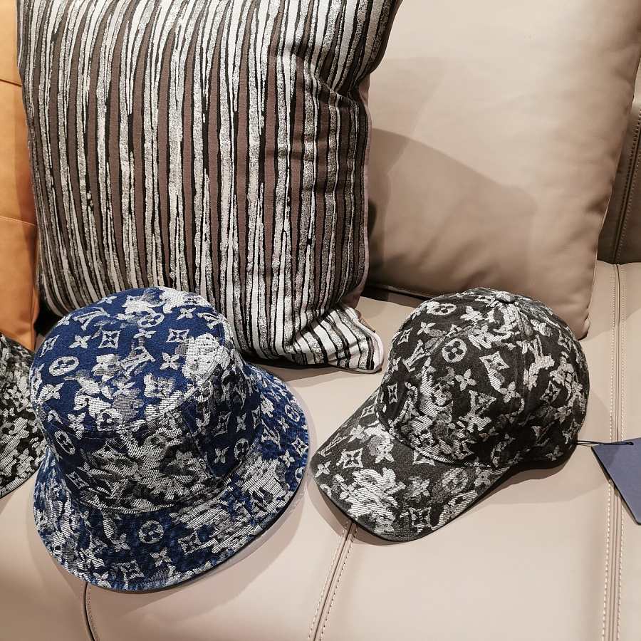 l0vis Vvtt0n round hat