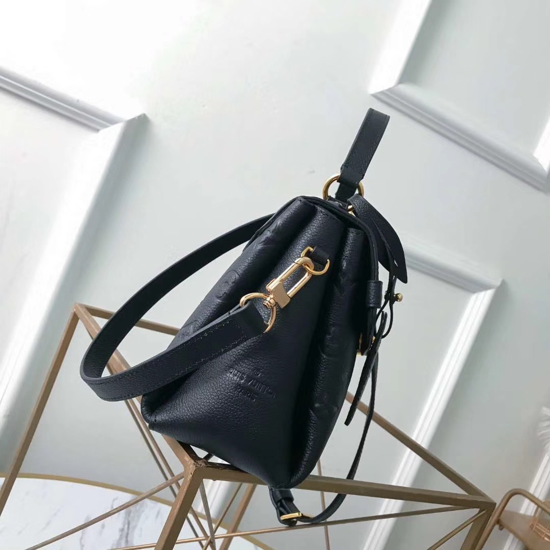 l0vis Vvtt0n georges bb monogram empreinte leather black m53941 27.5 x 17 x 11.5 cm