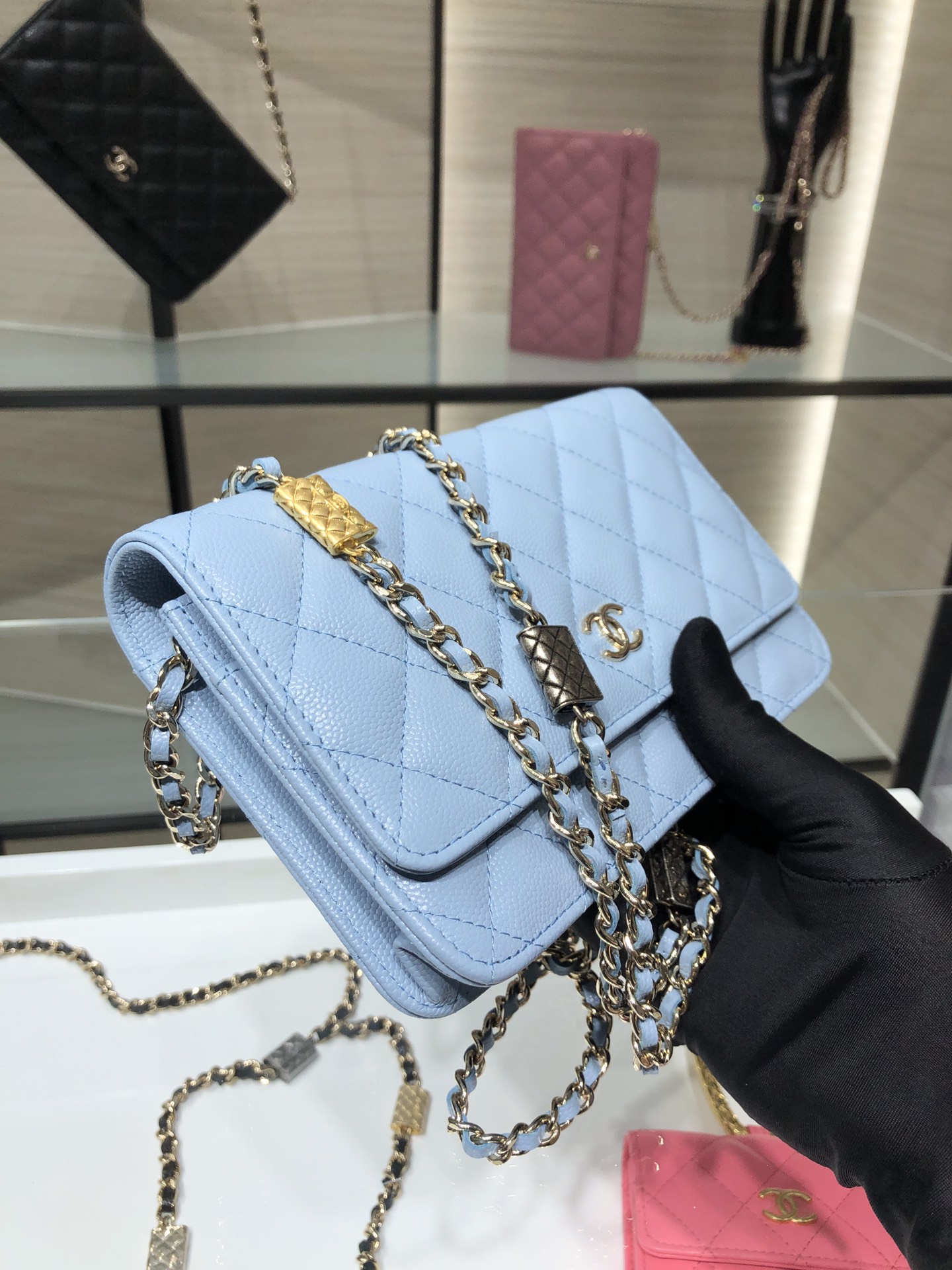 Ch**el wallet on chain blue ap2400 19 cm