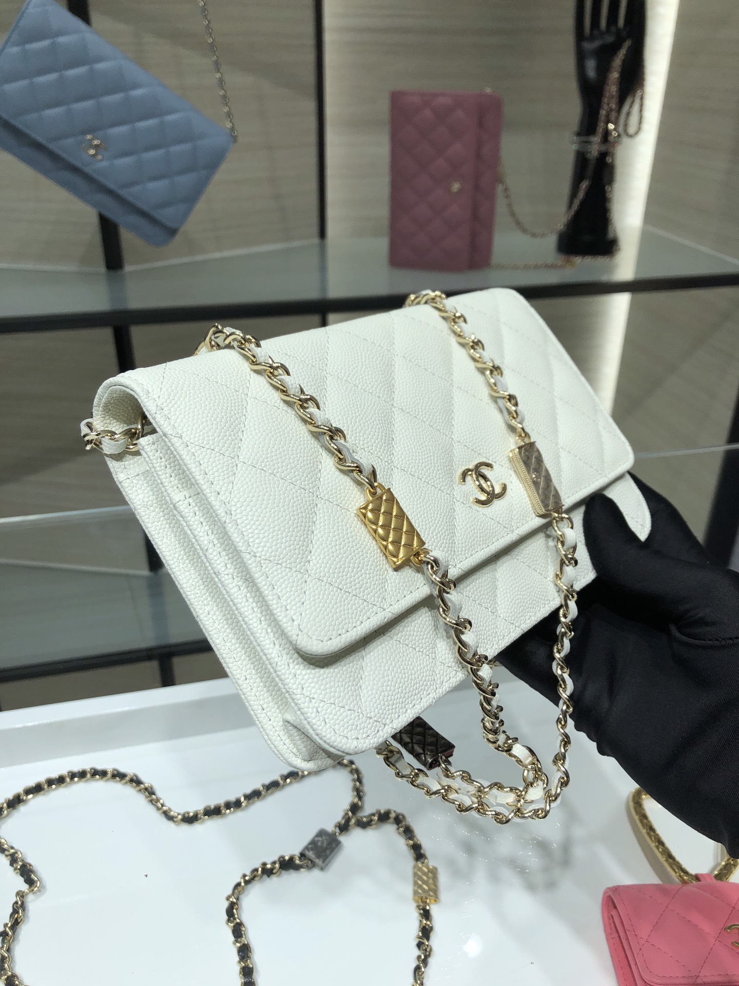 Ch**el wallet on chain white ap2400 19 cm