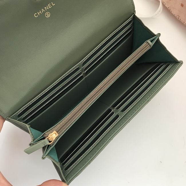 Ch**el long wallet smooth leather olive green a80286 19 x 10.5 x 3 cm