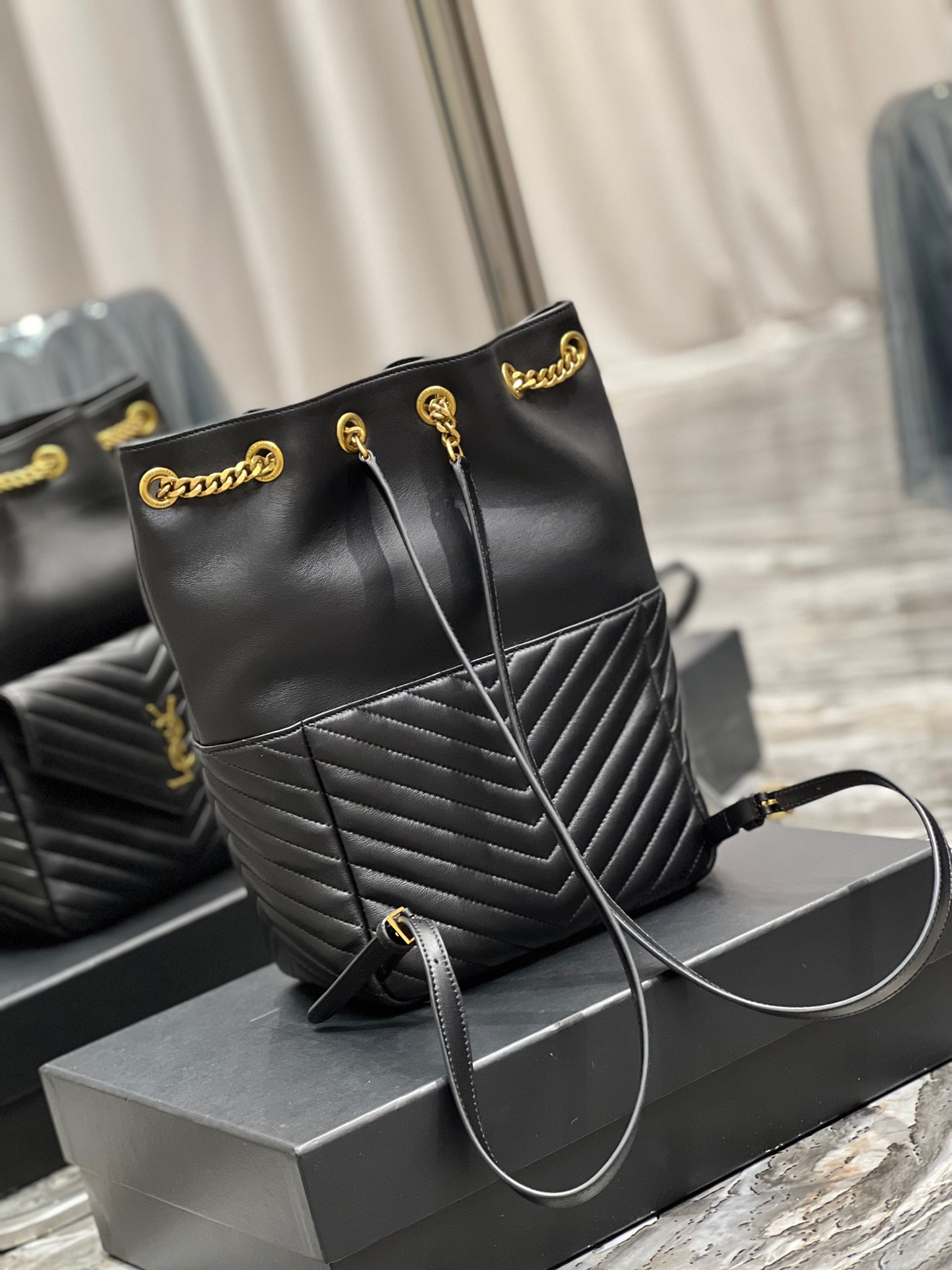 Y51 joe backpack in lambskin black 6726091 22 x 29 x 15 cm