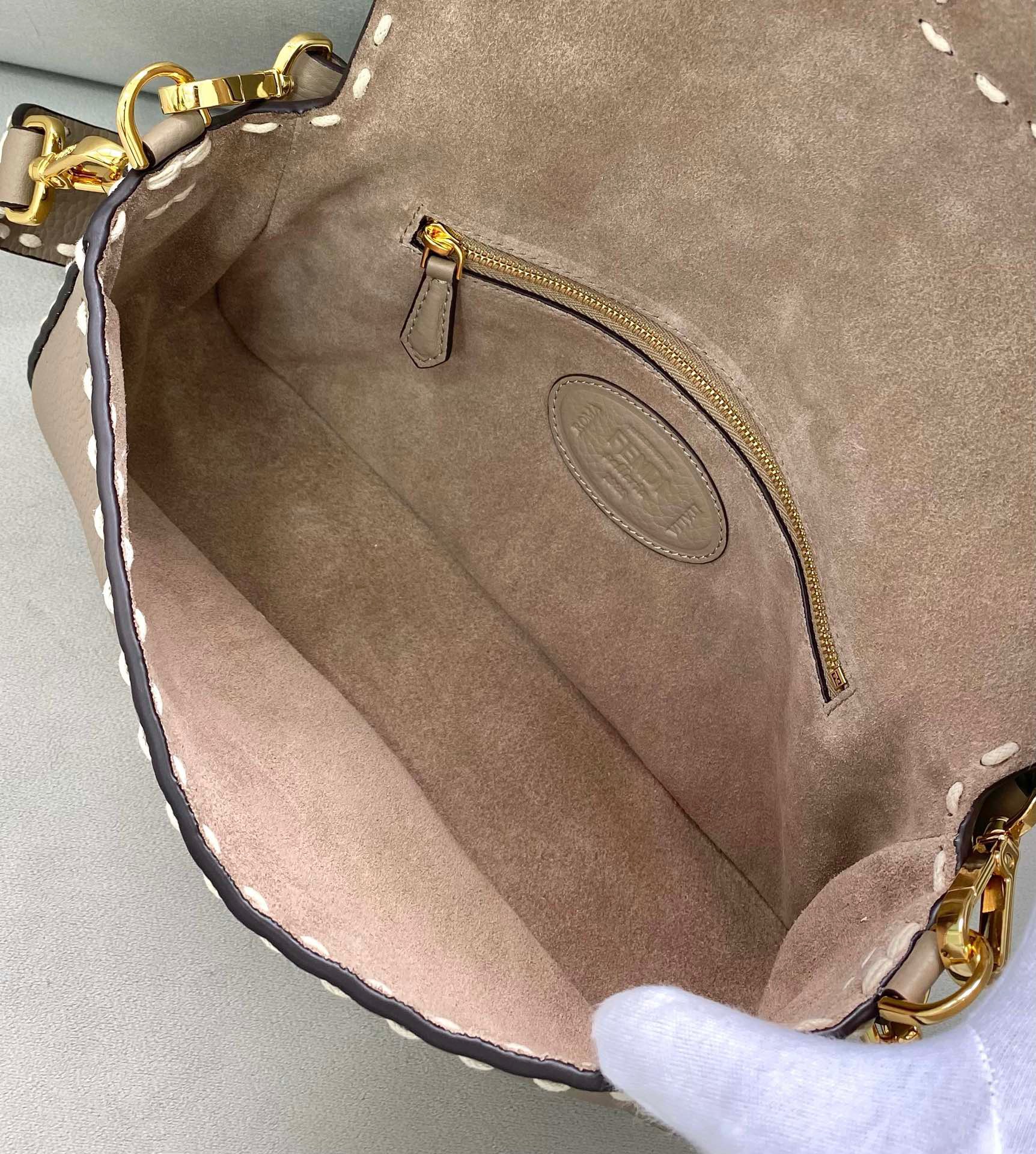 F**di baguette gray full grain leather 8br600ah95f 27 x 15 x 6 cm