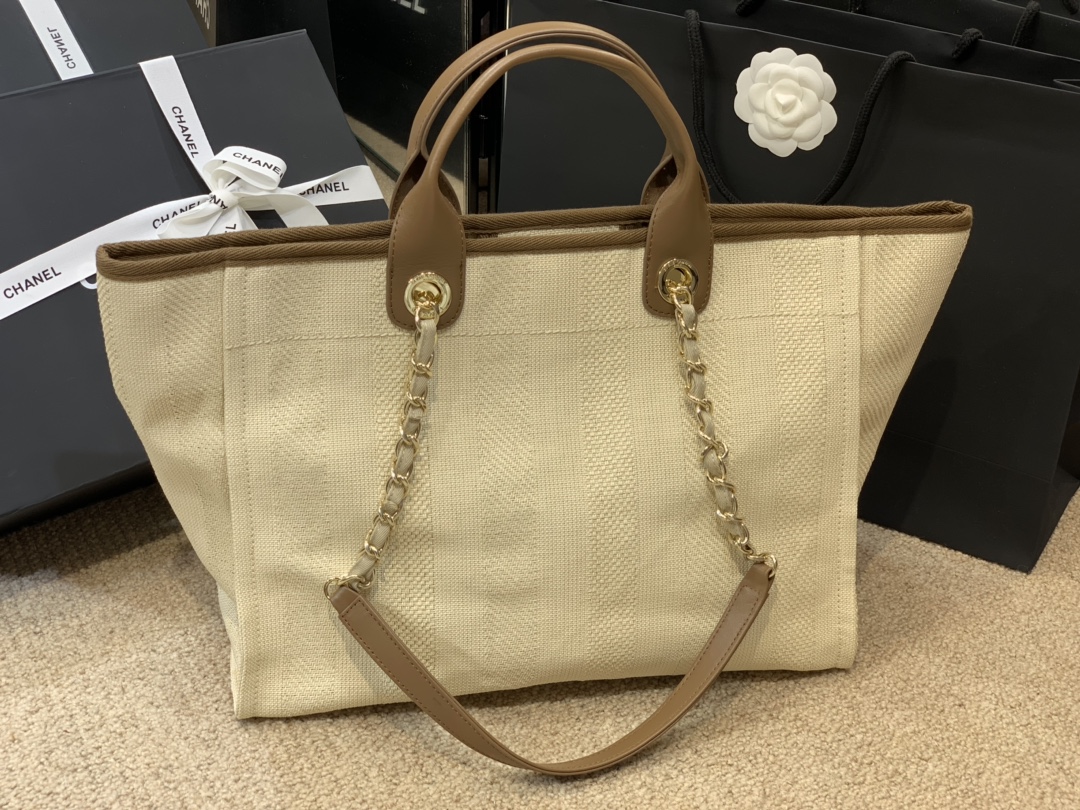 Ch**el deauville large tote light beige 34 cm
