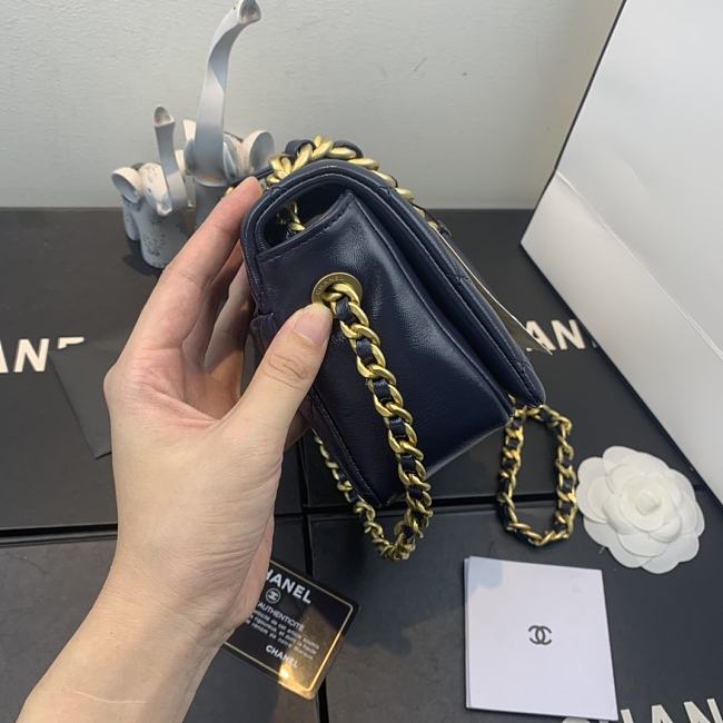 Ch**el shiny quilted lambskin flap bag blue as1895 20 x 13 x 7 cm