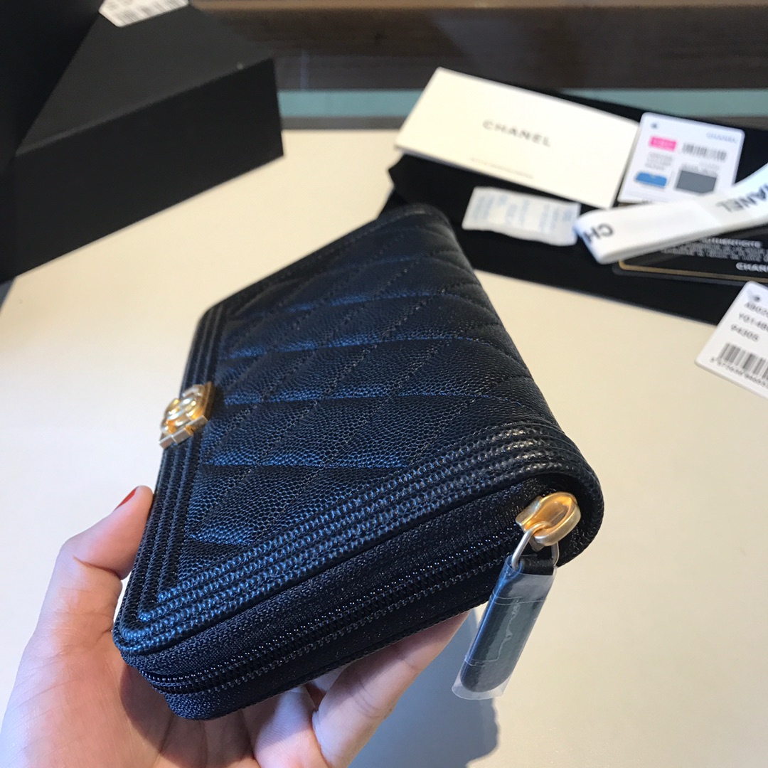 Ch**el boy long zipped wallet gold metal grained leather black a80815 19cm