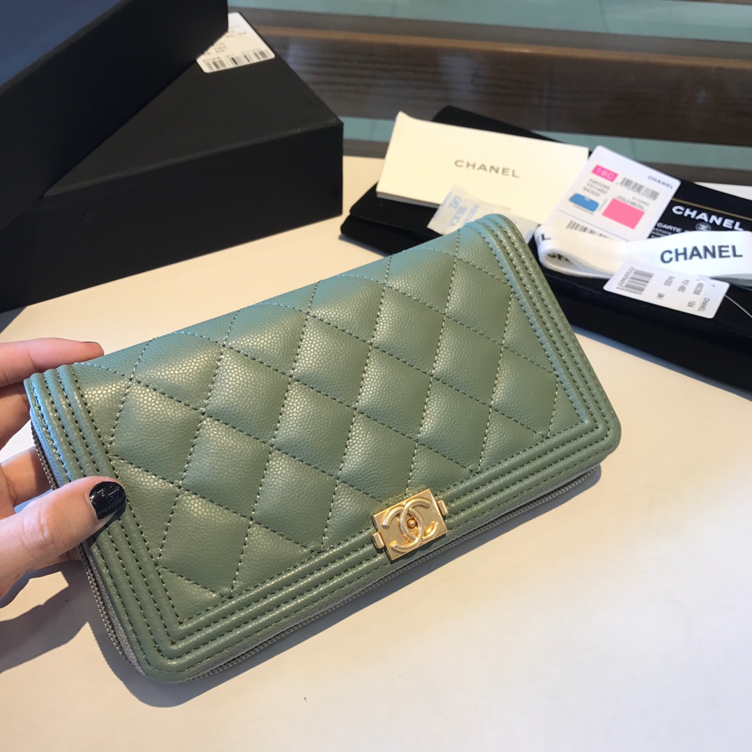 Ch**el boy long zipped wallet grained leather seafoam a80815 19cm